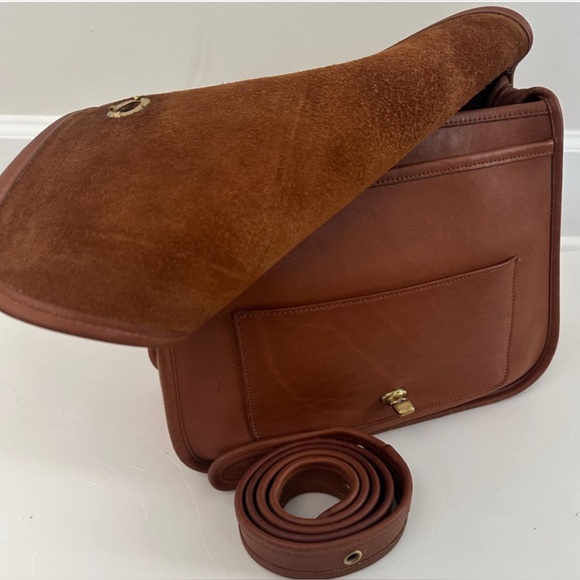 Coach Handbags - Vintage coach stewardesses bag. British tan. Made in USA